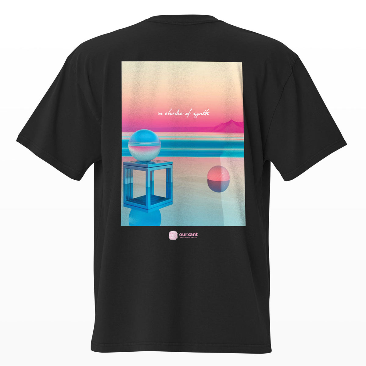 Parte trasera de la T-Shirt Serenity, diseño geométrico de los 80s, algodón 100% premium, estilo oversize, color negro, producción sostenible, streetwear mexicano, envío rápido. Diseño Aesthetic, Diseño Retro, 80s Vibes