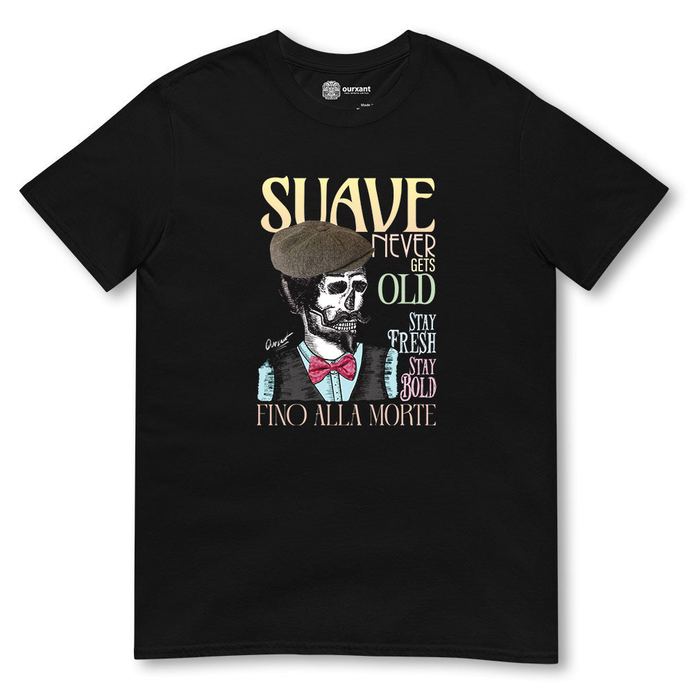 Camiseta Ourxant modelo Suave con diseño de calavera hipster, boina, chaleco y moño. Texto: 'Suave, never gets old. Stay Fresh, Stay Bold. Fino alla morte