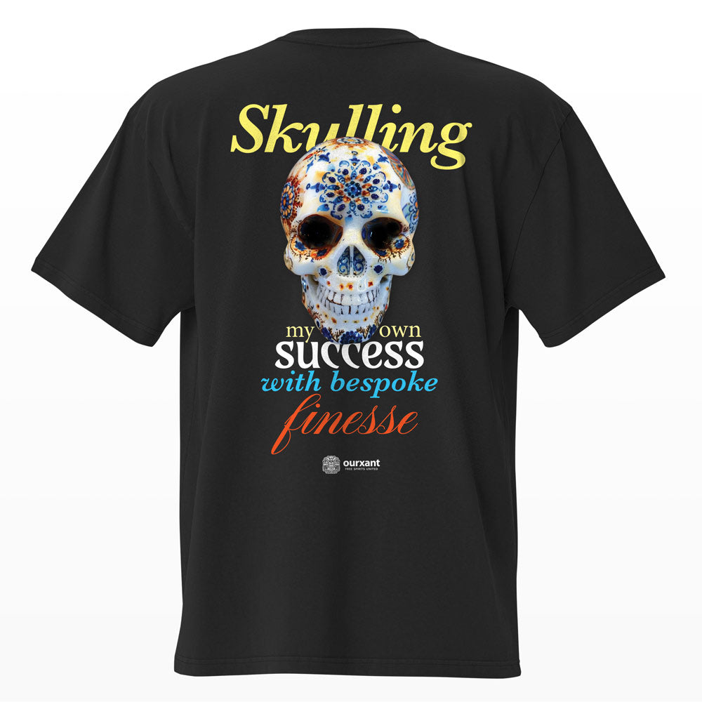 Parte trasera de la T-Shirt Skulling Success, algodón premium, estilo oversize, color negro, streetwear con arte mexicano