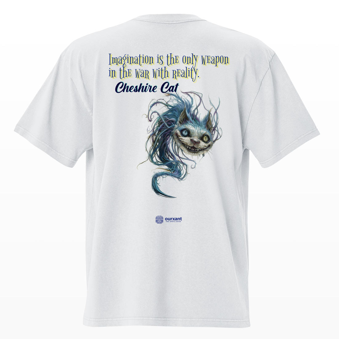 Parte trasera de la T-Shirt Cheshire Cat, diseño surrealista del mítico Cheshire Cat, cita "Imagination is the only weapon in the war with reality", algodón 100% premium, estilo oversize, color blanco, producción sostenible, streetwear mexicano, envío rápido. Diseño Aeshetic. Emprendimiento Mexicano