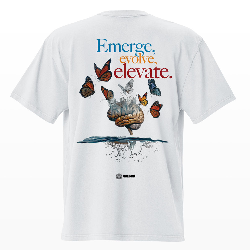 Parte trasera de la T-Shirt Emerge, Arte original, algodón 100% premium, estilo oversize, color blanco, producción sostenible, streetwear mexicano, envío rápido. Diseño Aesthetic de Mariposas. Streetwer mexicano.